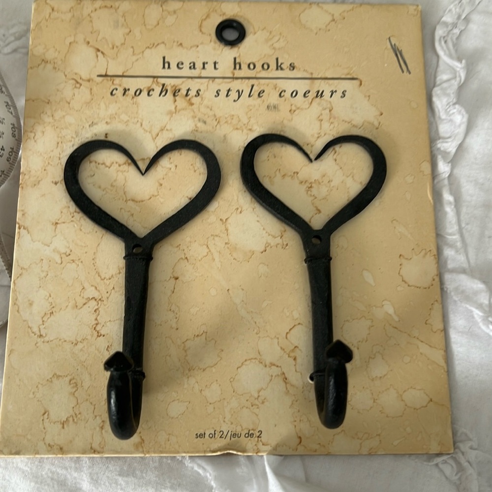Heart shaped wall hooks